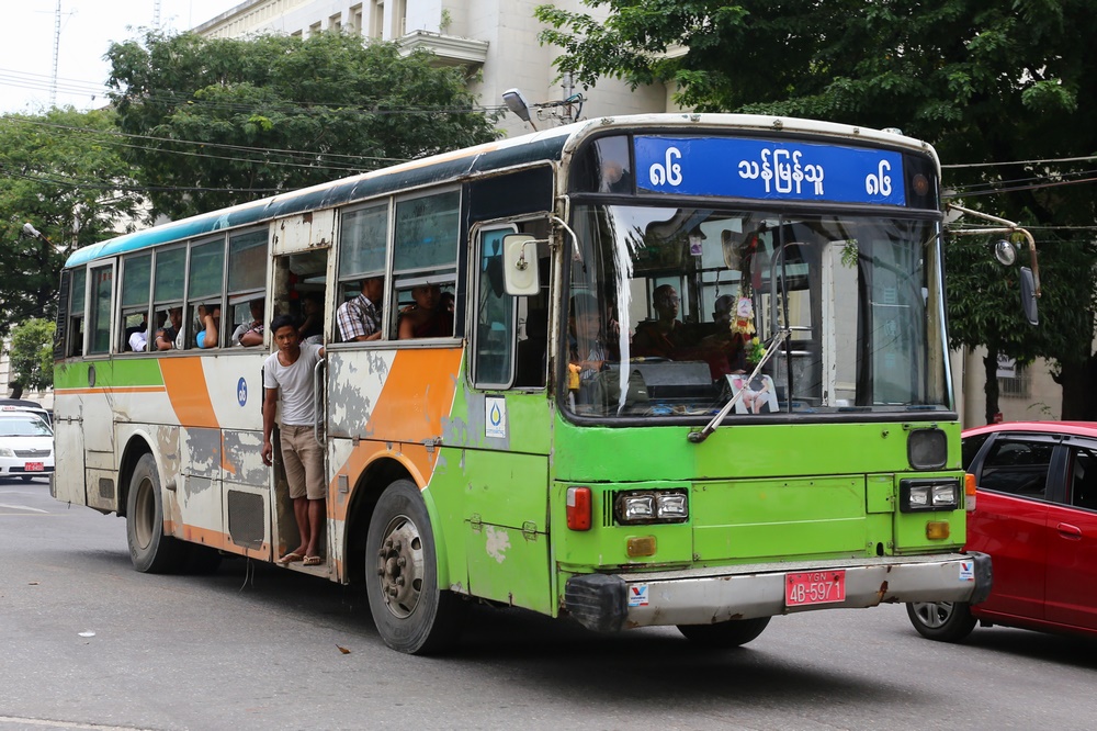 ミャンマーの5E 都営バスノンステップ塗装